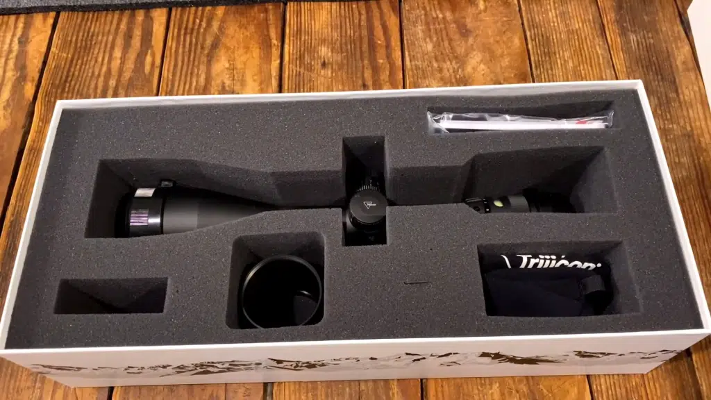 Trijicon AccuPoint 5-20x50-Packaging